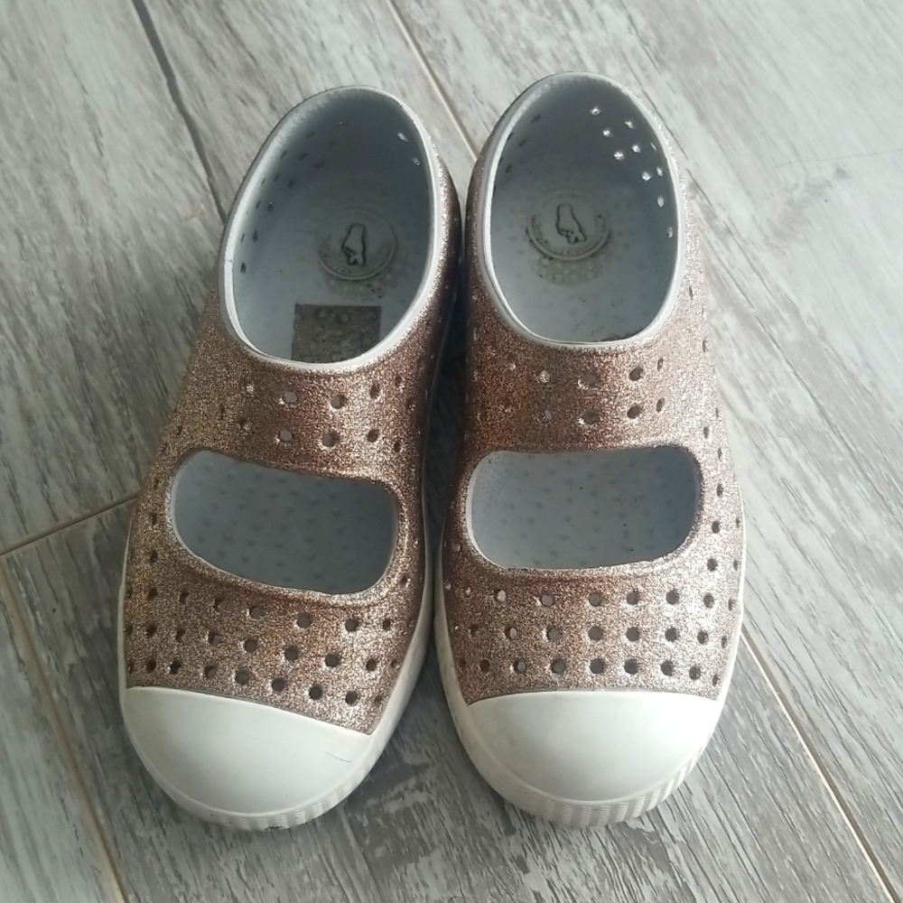Native gold girl shoes